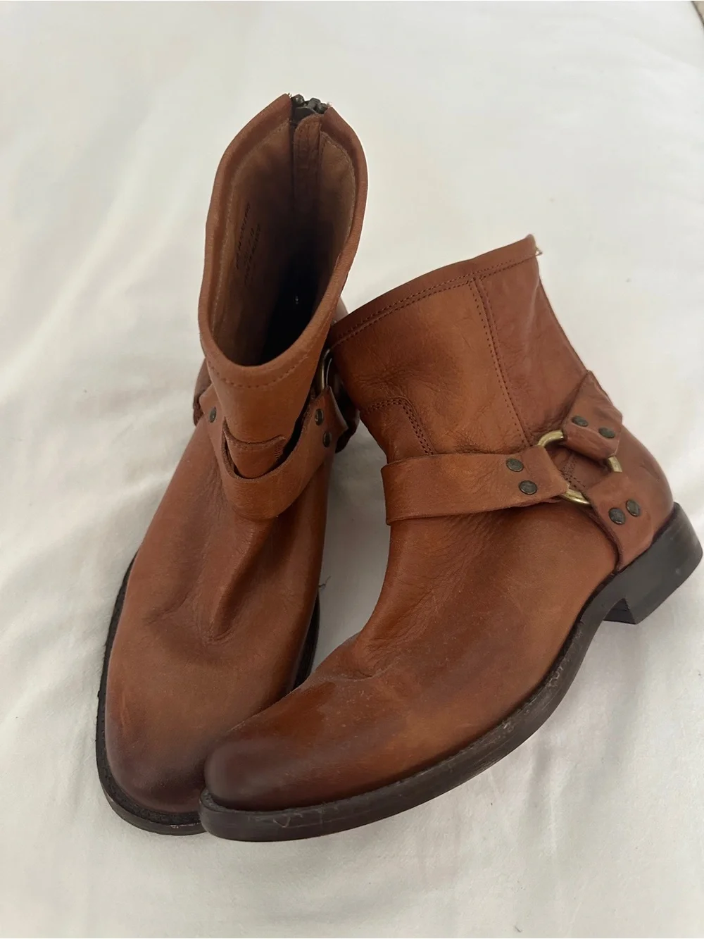 NWOT Frye Veronica Women’s  Brown Leather Harness Boots